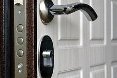 Замена замка в металлической двери